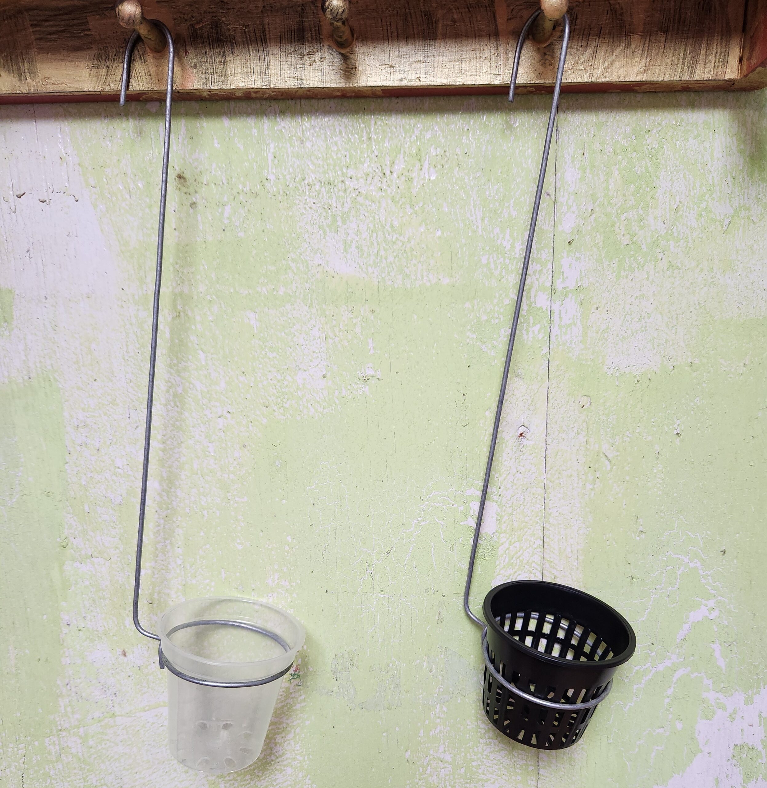 Round plastic pot holder - 3 inches