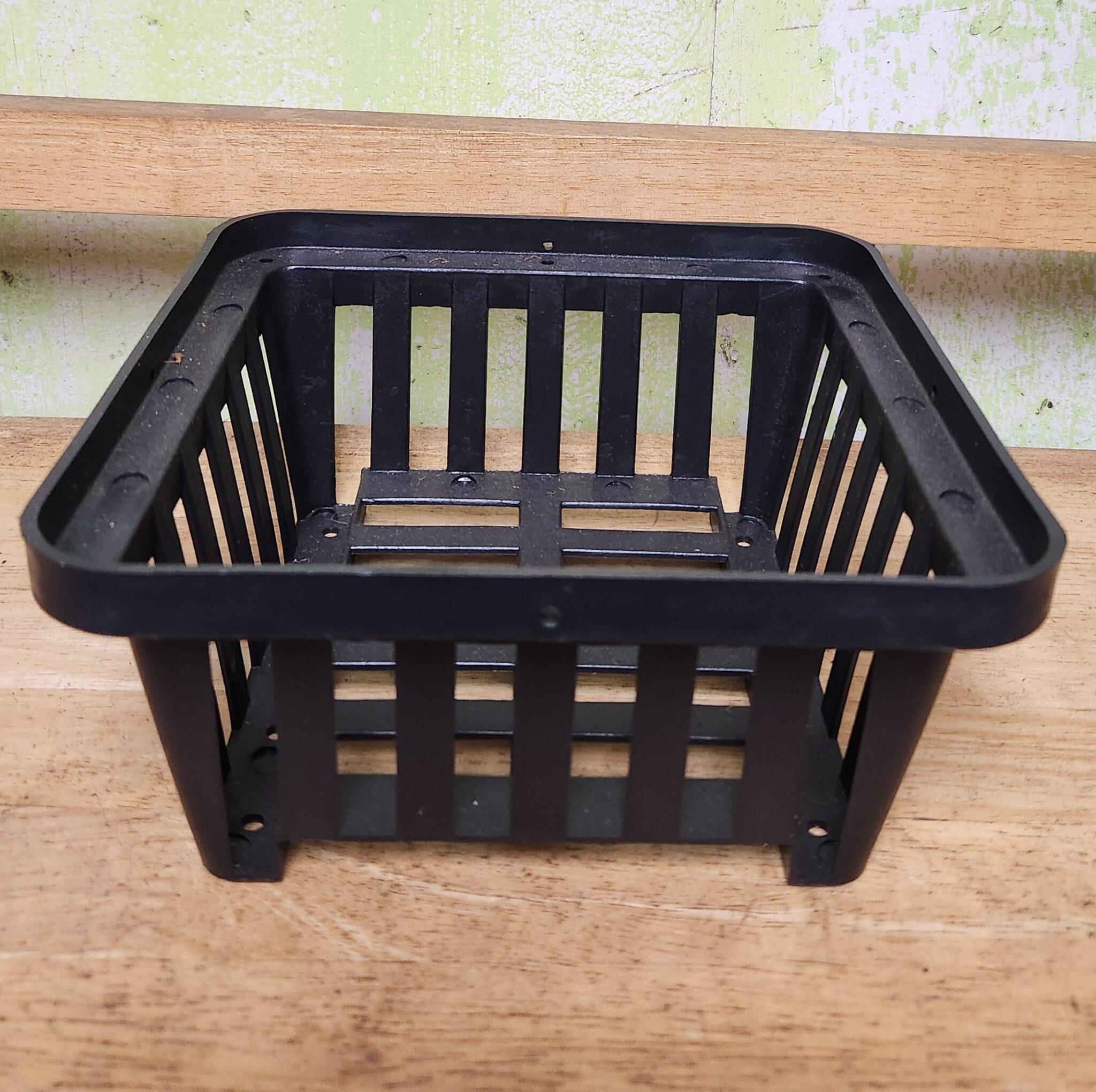 Plastic Vanda Basket 8"